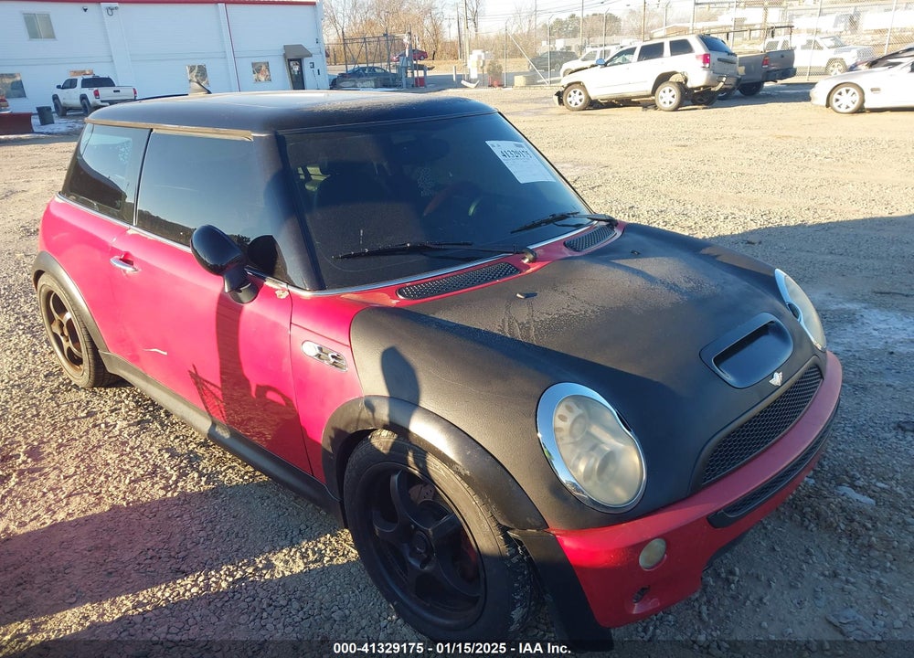 2006 MINI COOPER S VIN: WMWRE33556TL22929