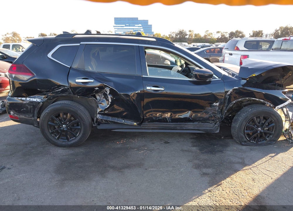 2018 NISSAN ROGUE SV VIN: 5N1AT2MT2JC804422