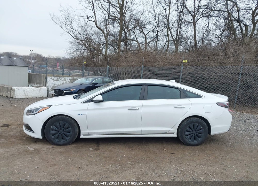 2017 HYUNDAI SONATA HYBRID SE VIN: KMHE24L30HA077028