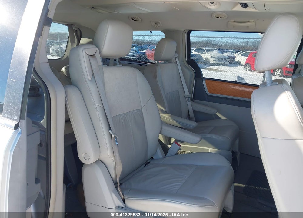 2008 CHRYSLER TOWN & COUNTRY LIMITED VIN: 2A8HR64X68R697381