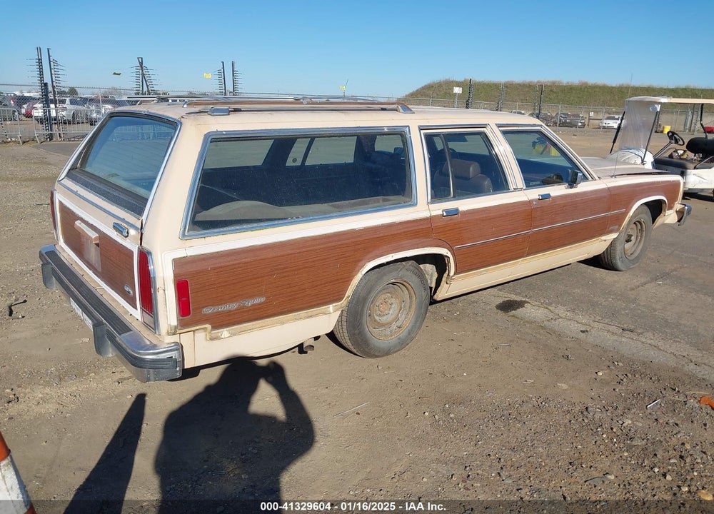 1984 FORD LTD CROWN VICTORIA CNTRY SQ VIN: 1FABP44F4EZ152883