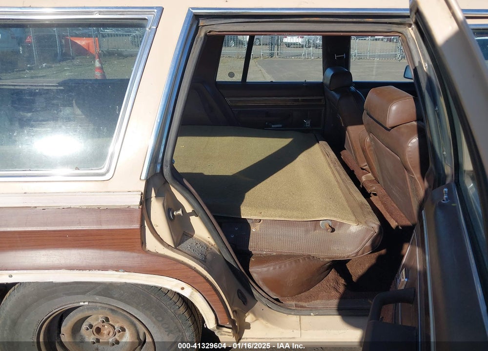 1984 FORD LTD CROWN VICTORIA CNTRY SQ VIN: 1FABP44F4EZ152883