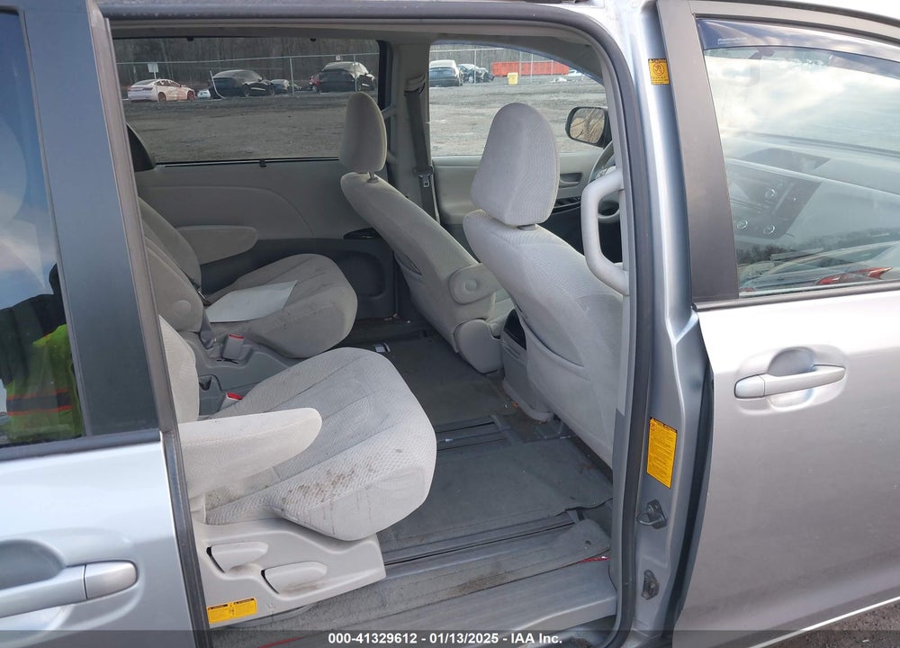 2011 TOYOTA SIENNA LE V6 VIN: 5TDKK3DC8BS160281
