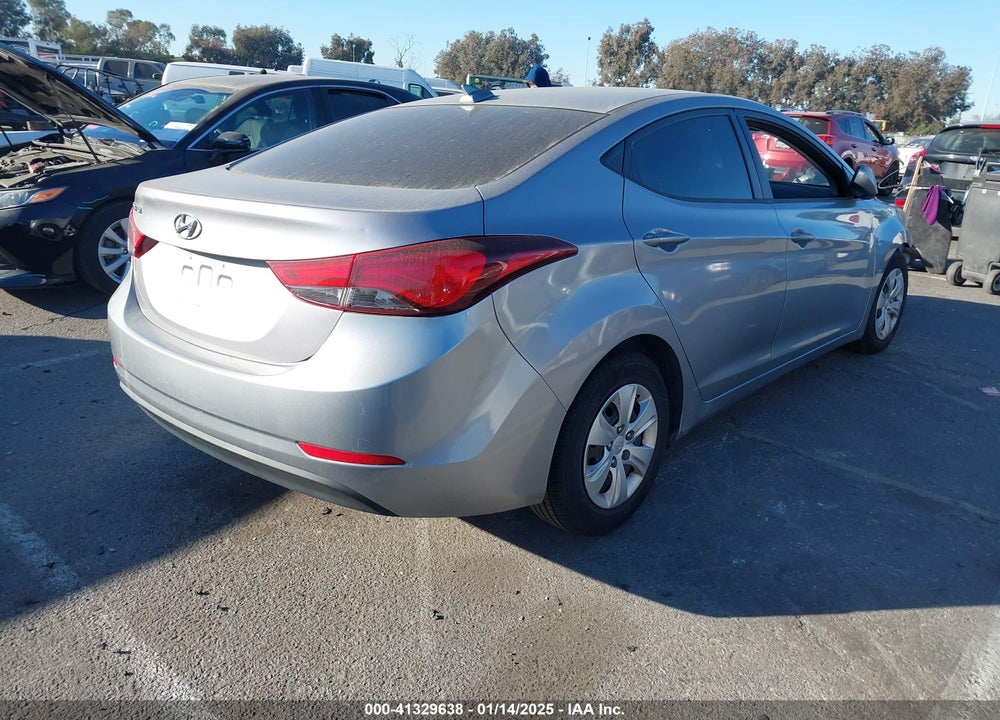 2016 HYUNDAI ELANTRA SE VIN: 5NPDH4AE4GH678100