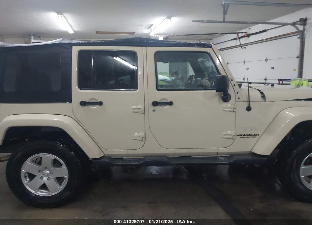 2011 JEEP WRANGLER UNLIMITED SAHARA VIN: 1J4HA5H19BL576238