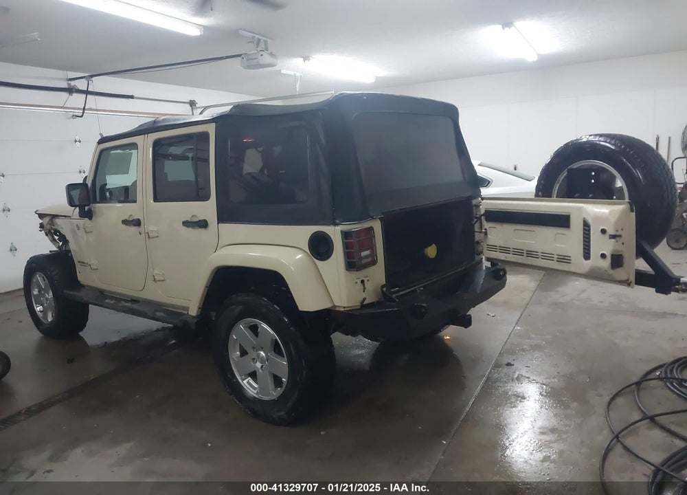 2011 JEEP WRANGLER UNLIMITED SAHARA VIN: 1J4HA5H19BL576238
