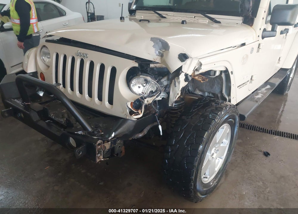 2011 JEEP WRANGLER UNLIMITED SAHARA VIN: 1J4HA5H19BL576238