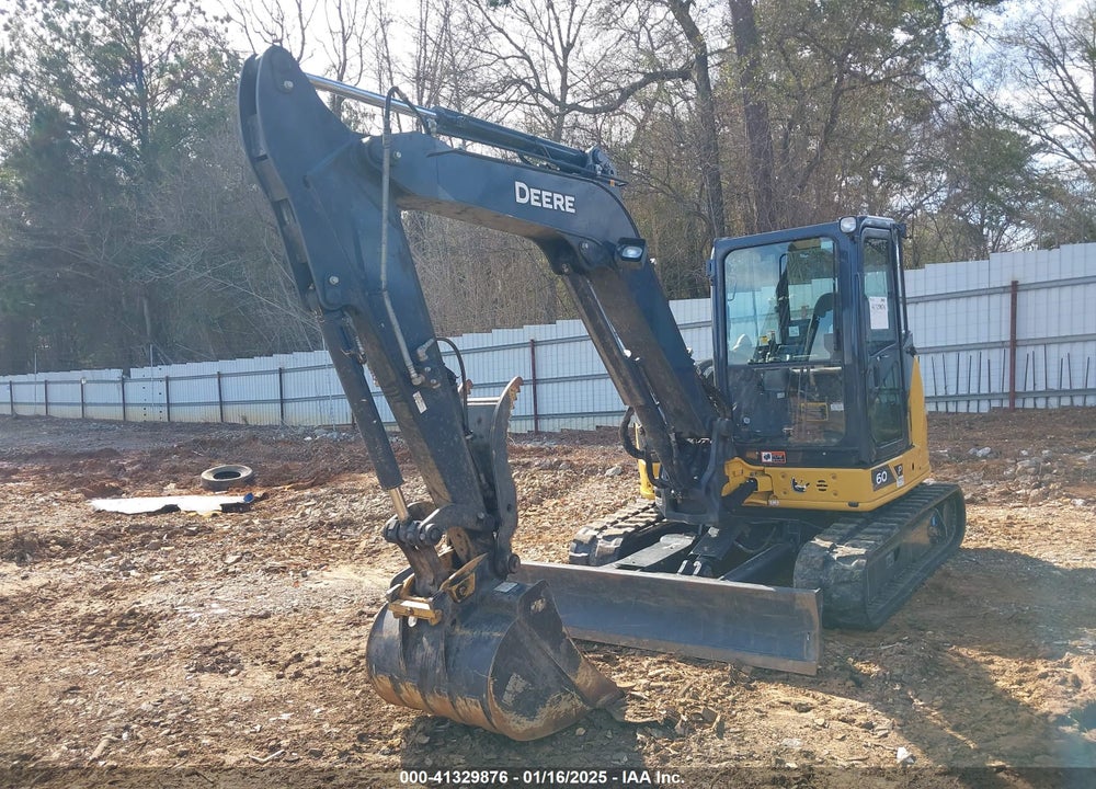 2023 JOHN DEERE COMPACT EXCAVATOR VIN: 1FF060PAEPJ000752