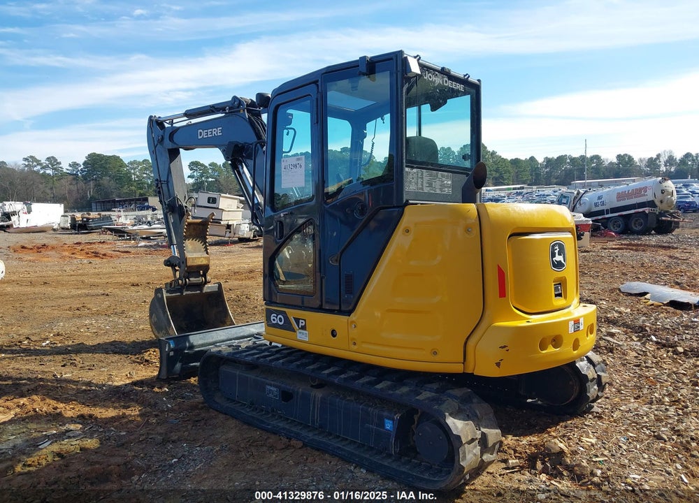 2023 JOHN DEERE COMPACT EXCAVATOR VIN: 1FF060PAEPJ000752