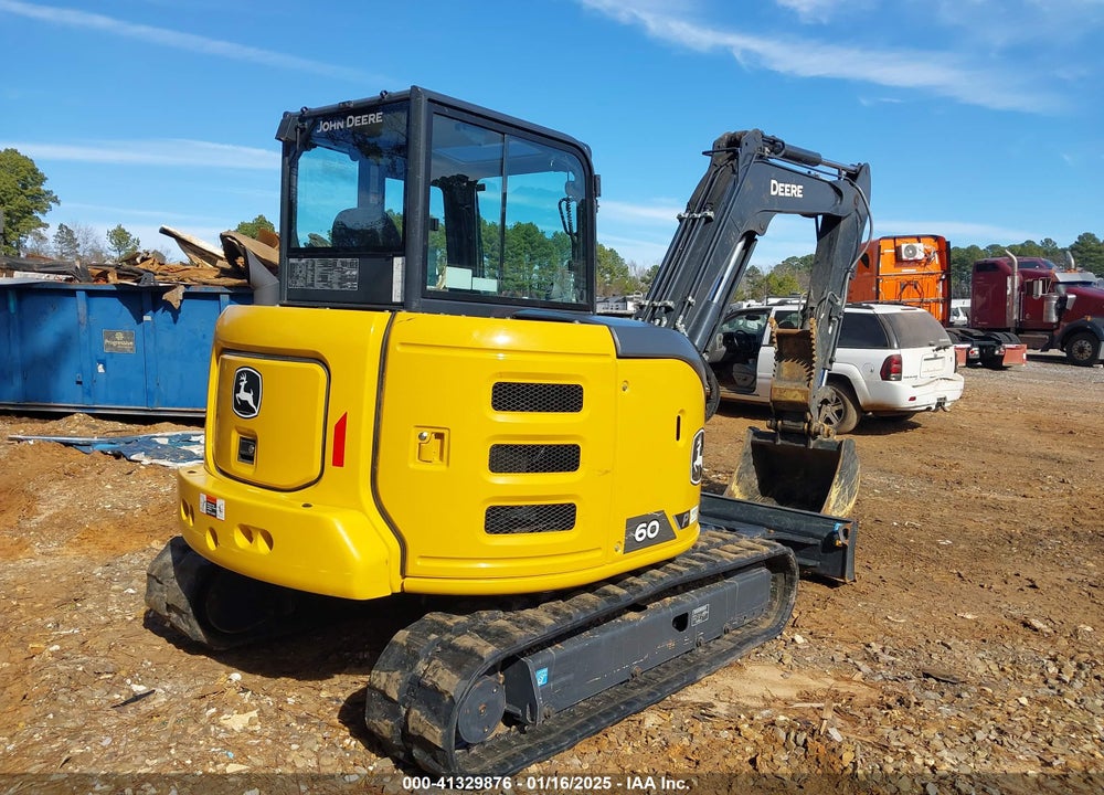 2023 JOHN DEERE COMPACT EXCAVATOR VIN: 1FF060PAEPJ000752