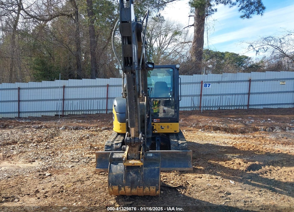 2023 JOHN DEERE COMPACT EXCAVATOR VIN: 1FF060PAEPJ000752