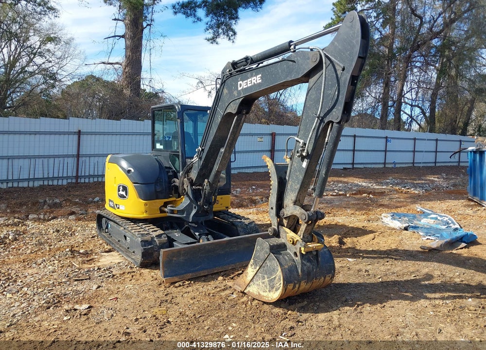 2023 JOHN DEERE COMPACT EXCAVATOR VIN: 1FF060PAEPJ000752