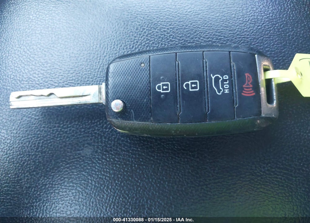 2016 KIA SORENTO 2.4L LX VIN: 5XYPGDA3XGG017807