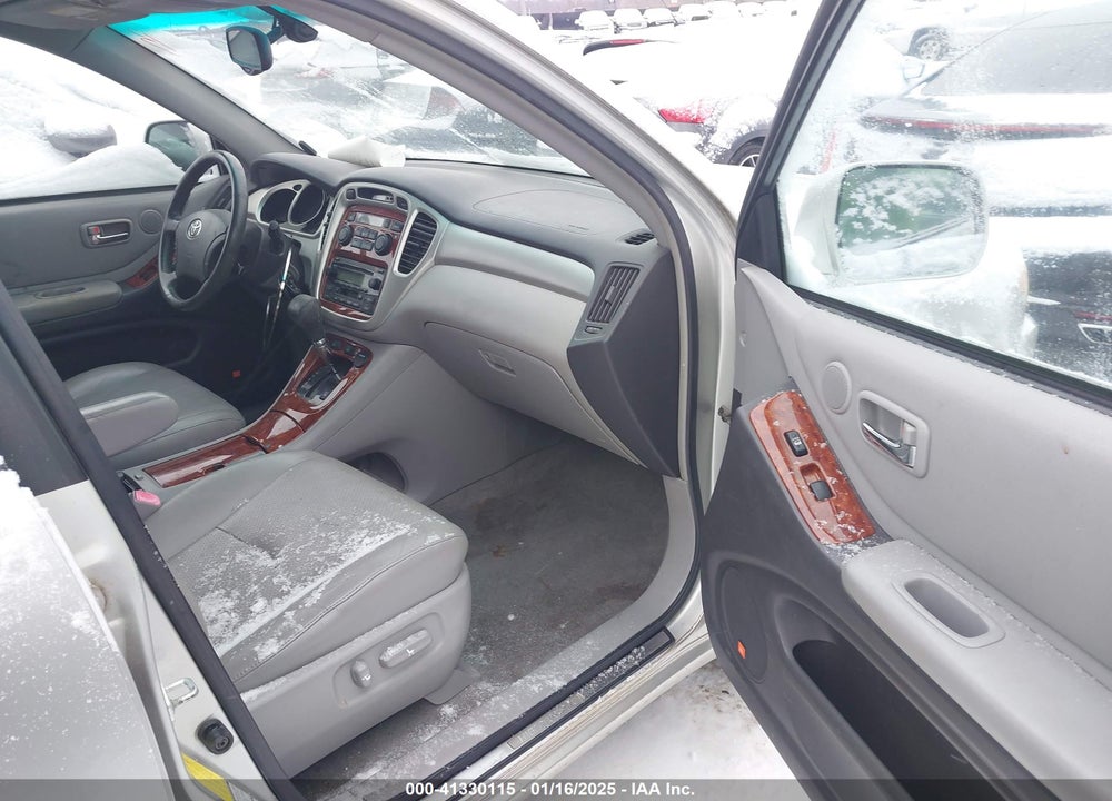 2005 TOYOTA HIGHLANDER LIMITED V6 VIN: JTEEP21A750124161