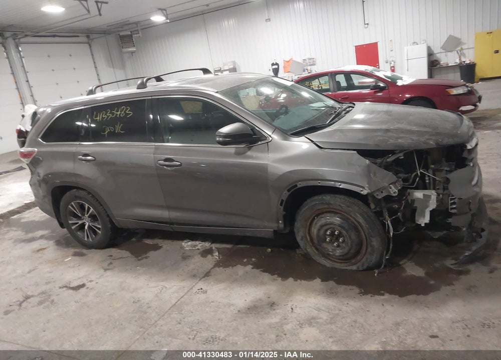2016 TOYOTA HIGHLANDER XLE V6 VIN: 5TDJKRFHXGS317890