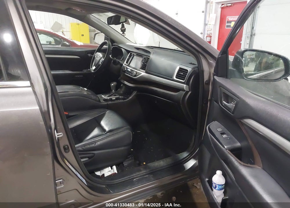 2016 TOYOTA HIGHLANDER XLE V6 VIN: 5TDJKRFHXGS317890