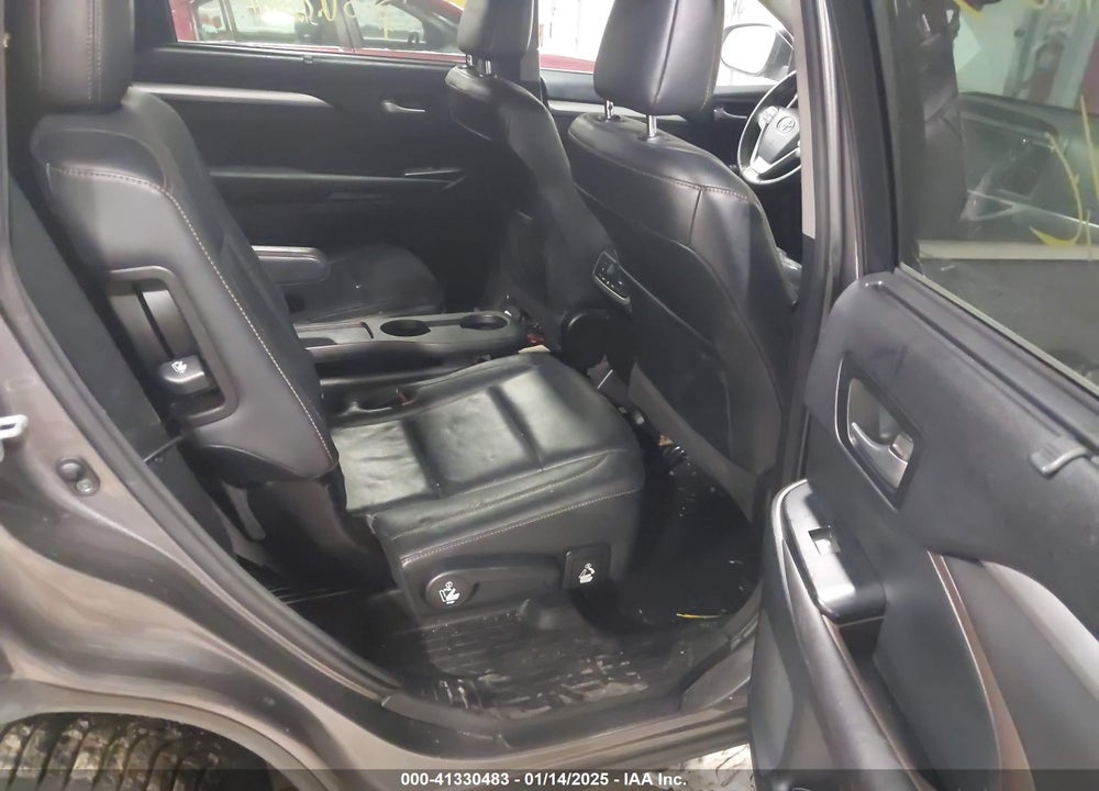 2016 TOYOTA HIGHLANDER XLE V6 VIN: 5TDJKRFHXGS317890