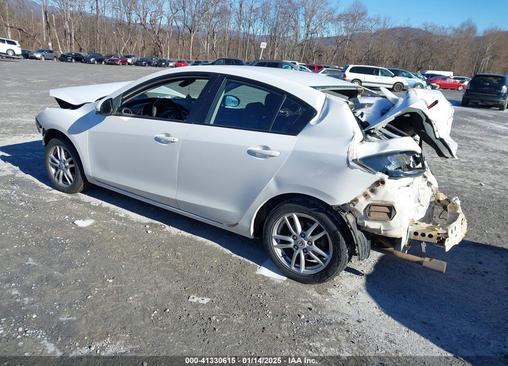 2011 MAZDA 3 I TOURING VIN: JM1BL1VFXB1412832