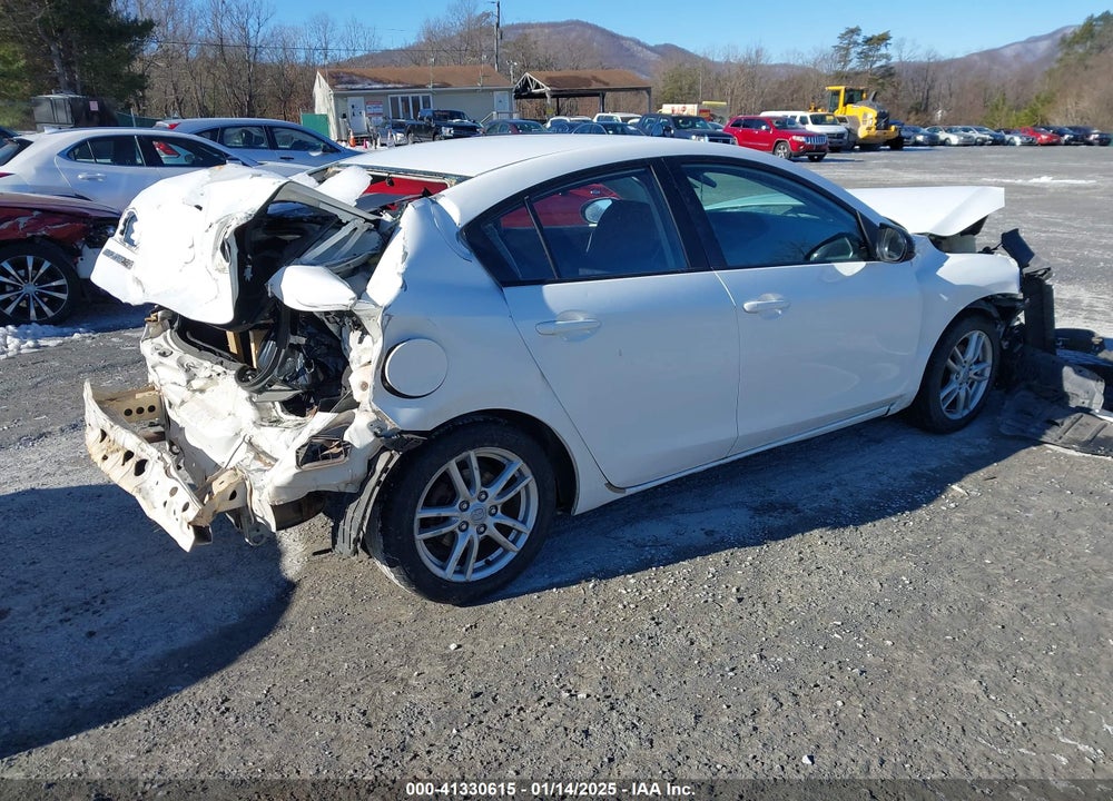 2011 MAZDA 3 I TOURING VIN: JM1BL1VFXB1412832