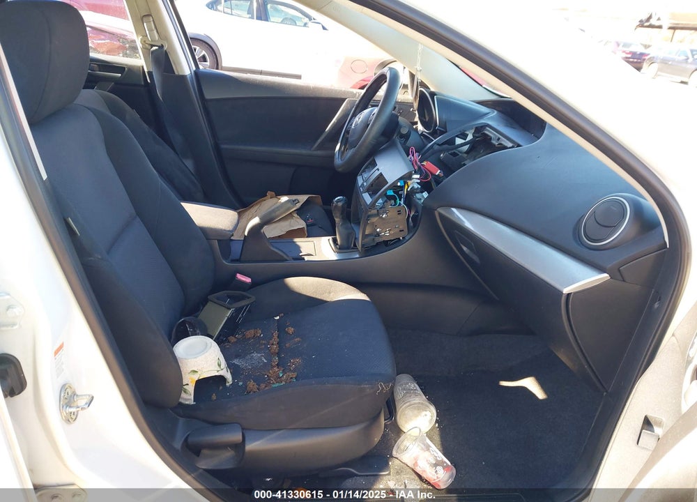 2011 MAZDA 3 I TOURING VIN: JM1BL1VFXB1412832