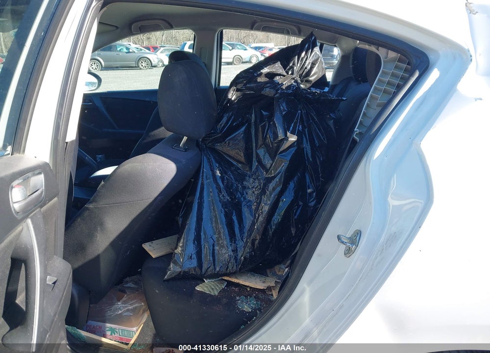 2011 MAZDA 3 I TOURING VIN: JM1BL1VFXB1412832