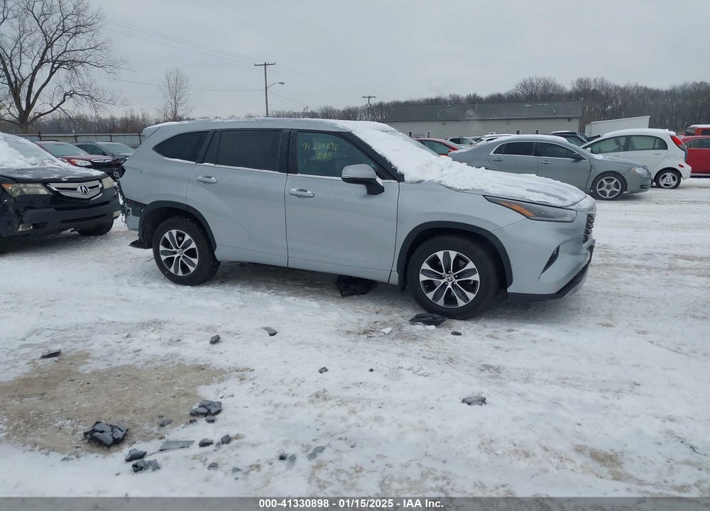 2021 TOYOTA HIGHLANDER XLE VIN: 5TDGZRBHXMS543600