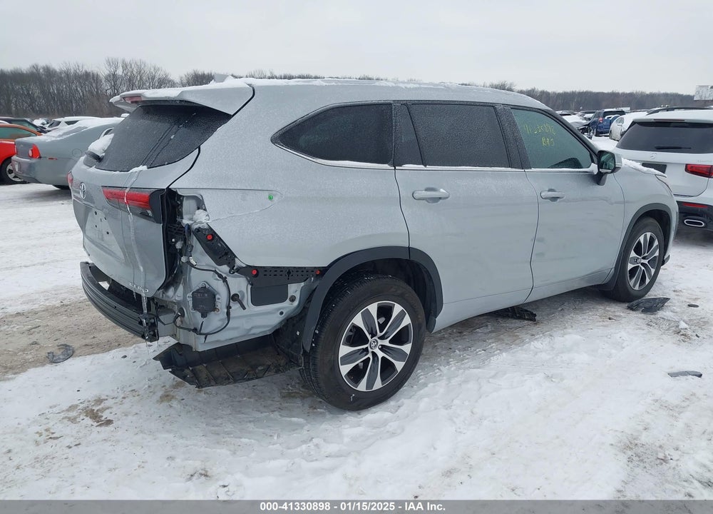 2021 TOYOTA HIGHLANDER XLE VIN: 5TDGZRBHXMS543600