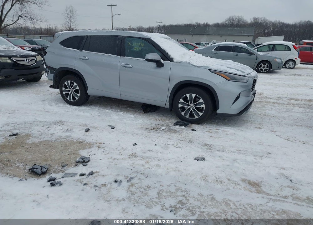 2021 TOYOTA HIGHLANDER XLE VIN: 5TDGZRBHXMS543600