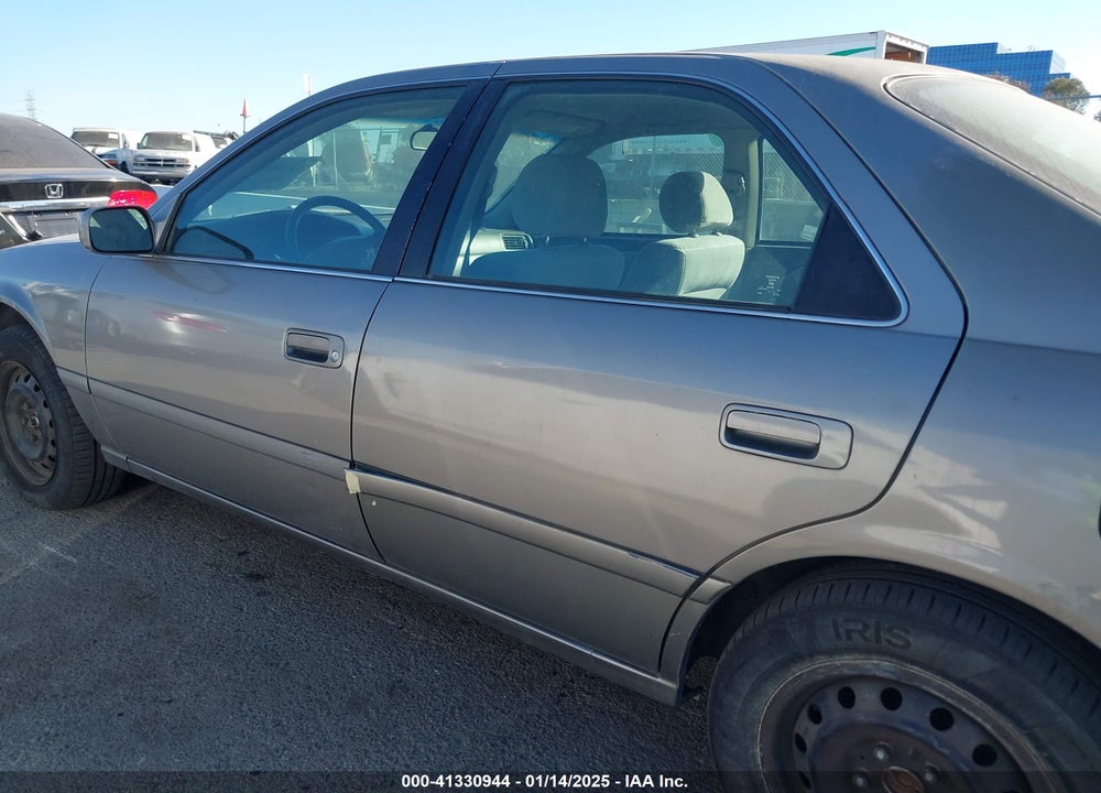 2000 TOYOTA CAMRY LE V6 VIN: 4T1BF22K1YU092575