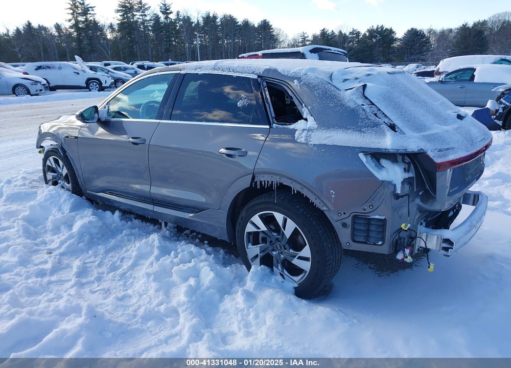 2022 AUDI E-TRON PREMIUM QUATTRO VIN: WA1AAAGE9NB009326