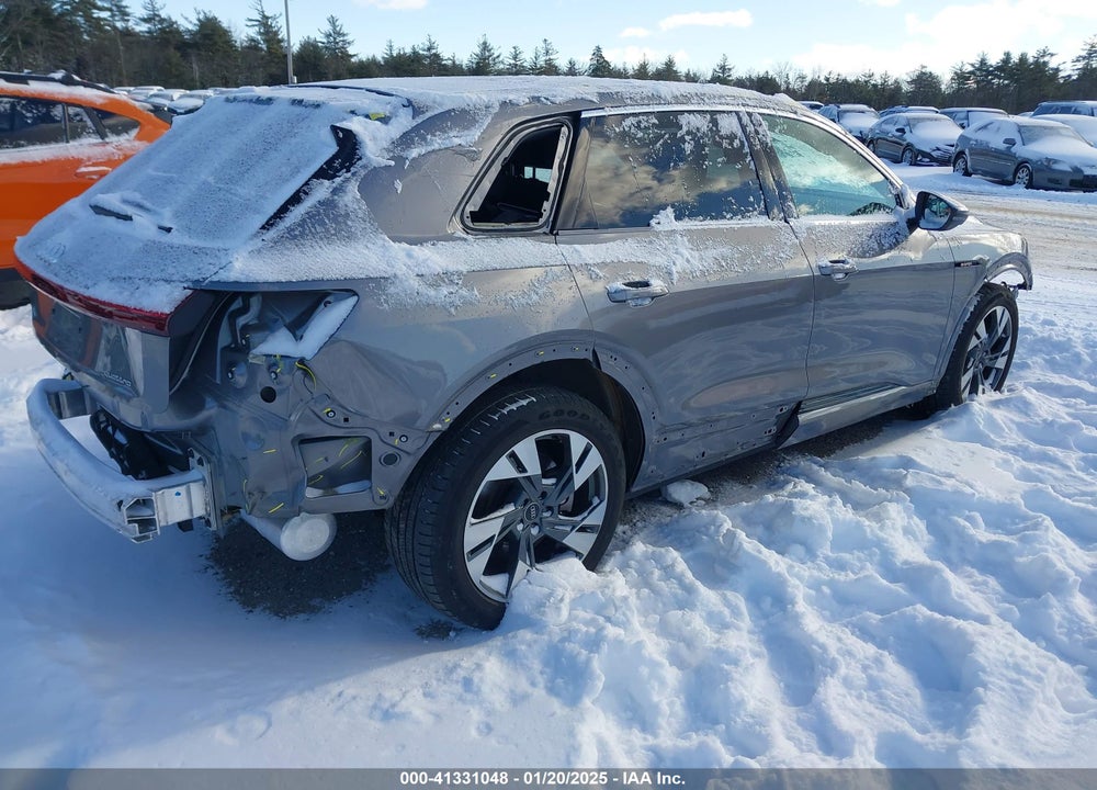 2022 AUDI E-TRON PREMIUM QUATTRO VIN: WA1AAAGE9NB009326