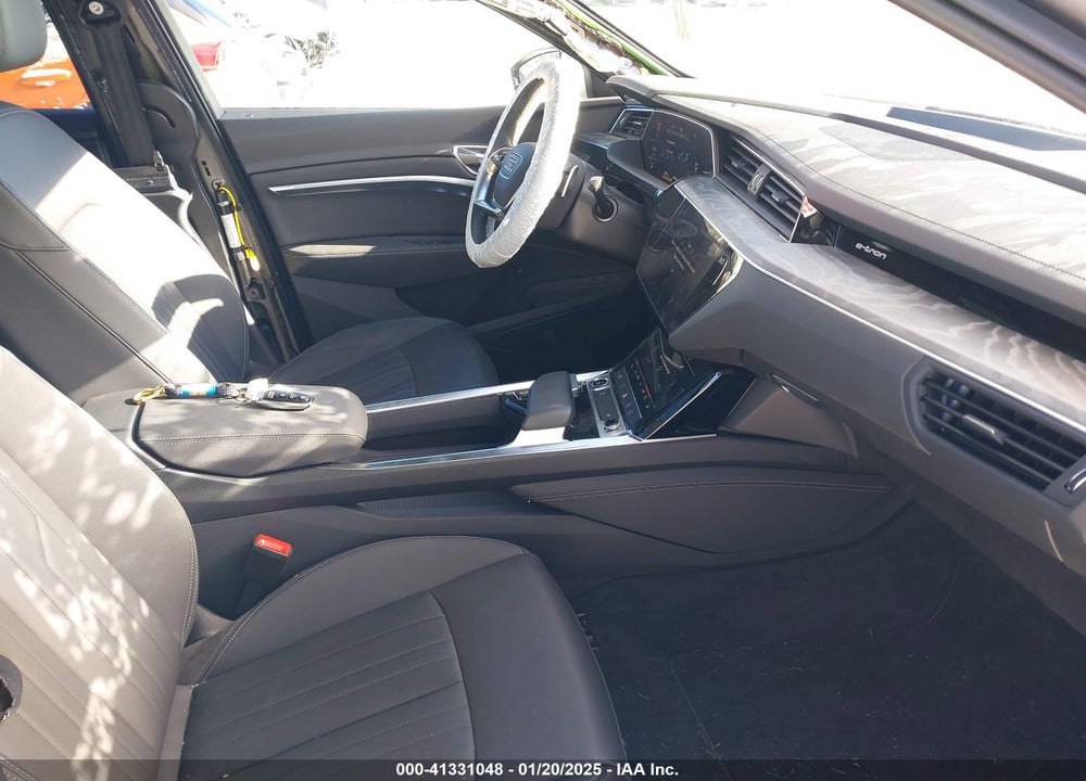 2022 AUDI E-TRON PREMIUM QUATTRO VIN: WA1AAAGE9NB009326