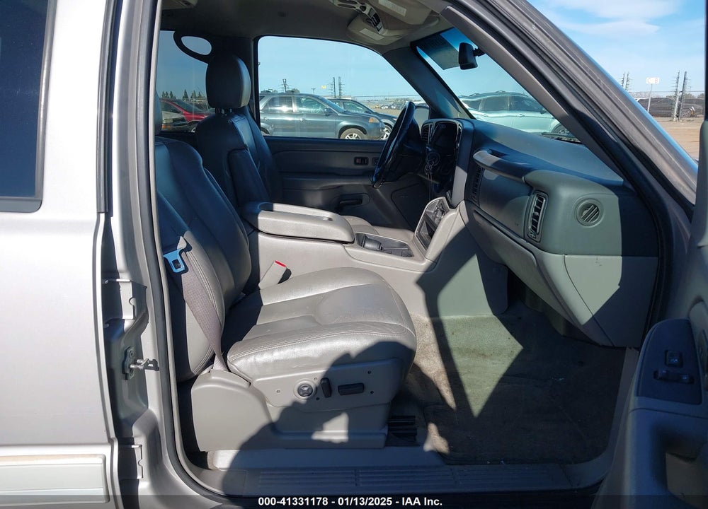 2004 CHEVROLET TAHOE LT VIN: 1GNEK13T94J281685
