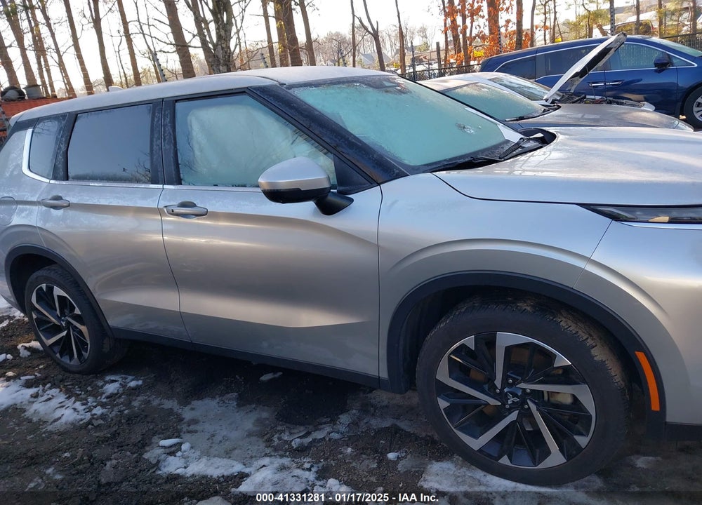 2024 MITSUBISHI OUTLANDER SE 2.5 2WD/SE BLACK EDITION S-AWC/SE BLACK EDITION W/PANO ROOF S-AWC VIN: JA4J3VA87RZ027177
