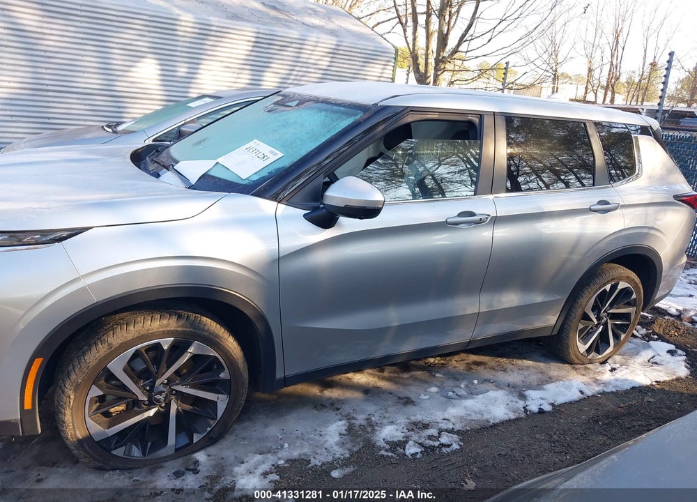 2024 MITSUBISHI OUTLANDER SE 2.5 2WD/SE BLACK EDITION S-AWC/SE BLACK EDITION W/PANO ROOF S-AWC VIN: JA4J3VA87RZ027177