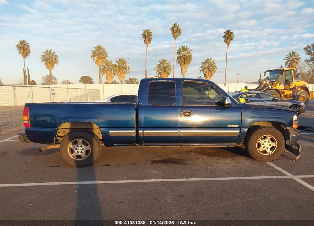 2002 CHEVROLET SILVERADO 1500 LS VIN: 2GCEC19T921380835