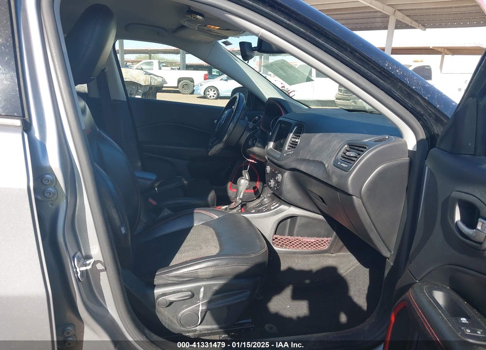 2019 JEEP COMPASS VIN: 3C4NJDDB8KT639044