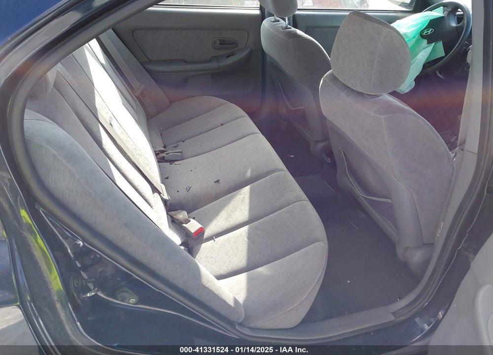 2005 HYUNDAI ELANTRA VIN: KMHDN46D75U171053