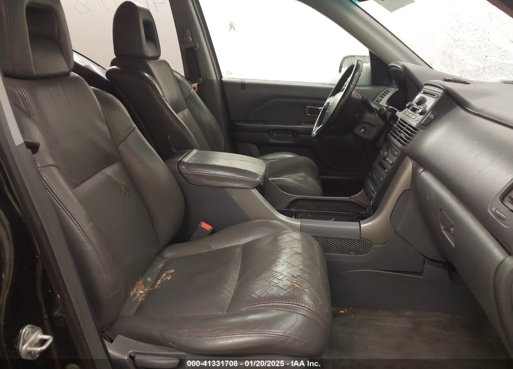 2005 HONDA PILOT EX-L VIN: 5FNYF18635B052506