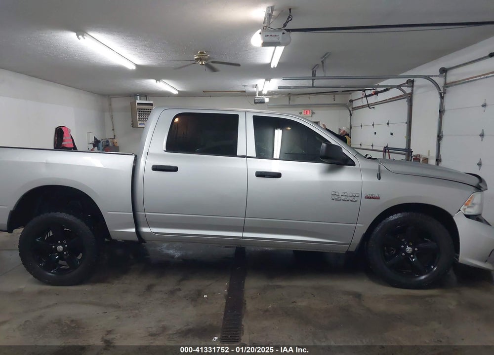 2015 RAM 1500 VIN: 3C6RR7KT4FG700029