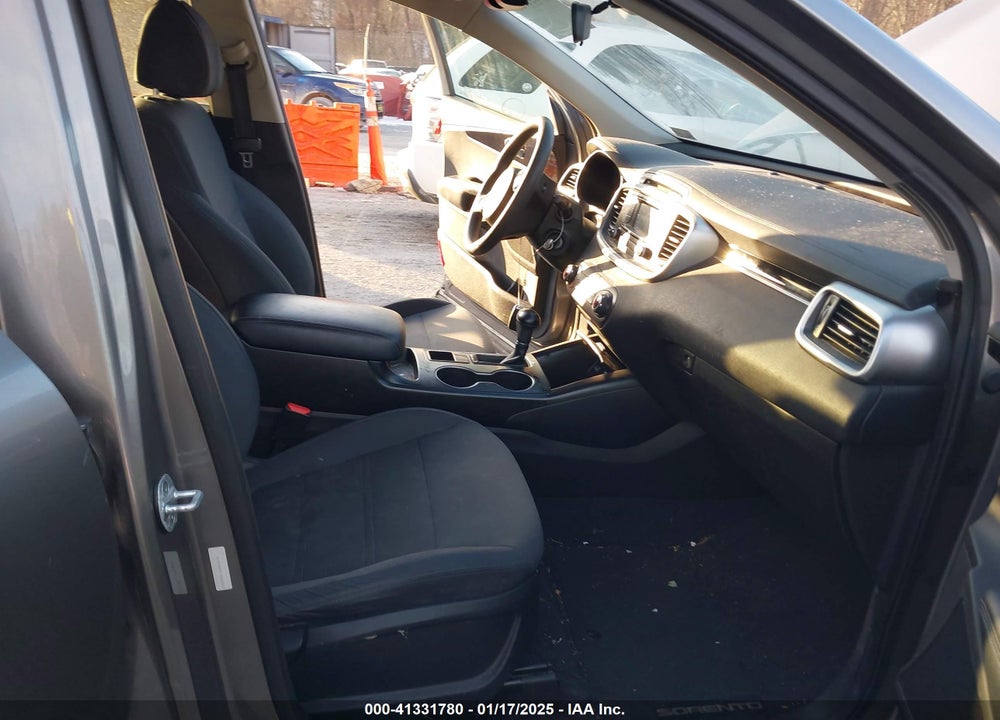 2018 KIA SORENTO 3.3L LX VIN: 5XYPGDA57JG422869