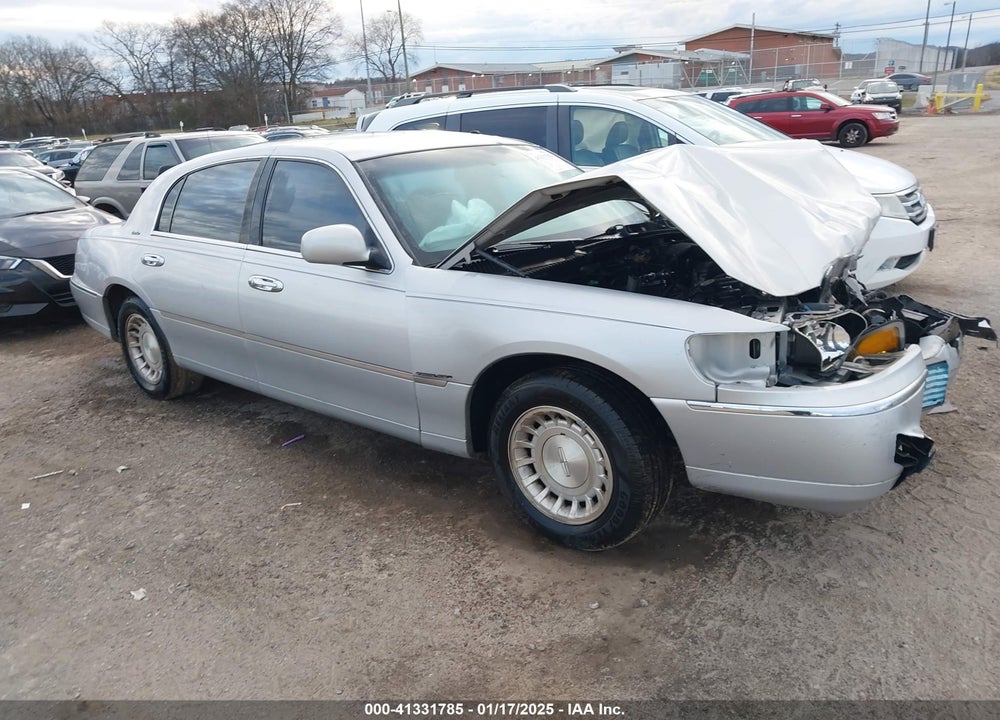 2002 LINCOLN TOWN CAR EXECUTIVE VIN: 1LNHM81WX2Y633467
