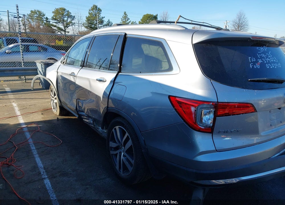 2017 HONDA PILOT TOURING VIN: 5FNYF5H92HB030390
