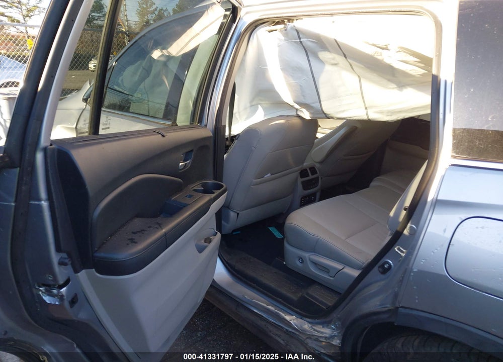 2017 HONDA PILOT TOURING VIN: 5FNYF5H92HB030390