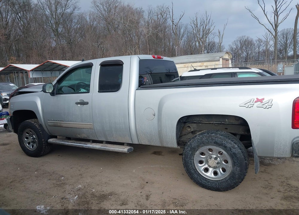 2013 CHEVROLET SILVERADO 1500 VIN: 1GCRKREAXDZ114841