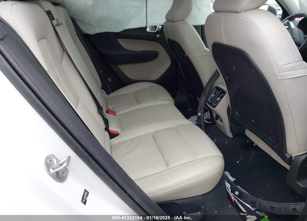 2023 VOLVO XC40 B5 PLUS DARK THEME VIN: YV4L12UW4P2103325