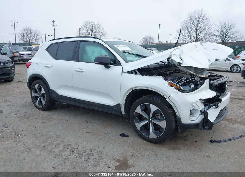 2023 VOLVO XC40 B5 PLUS DARK THEME VIN: YV4L12UW4P2103325