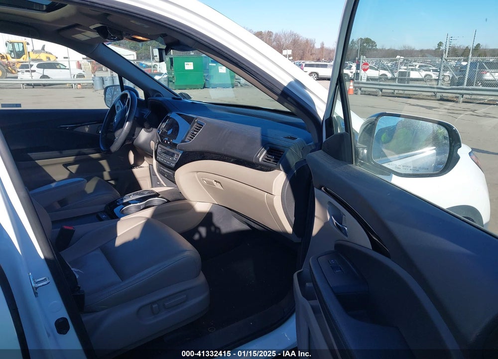 2021 HONDA PILOT 2WD TOURING 7 PASSENGER VIN: 5FNYF5H64MB031671