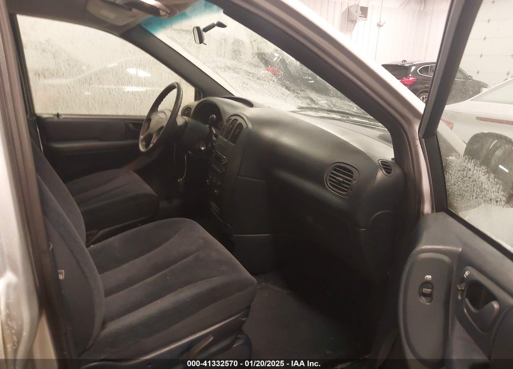 2002 CHRYSLER VOYAGER LX VIN: 1C8GJ45322B550764