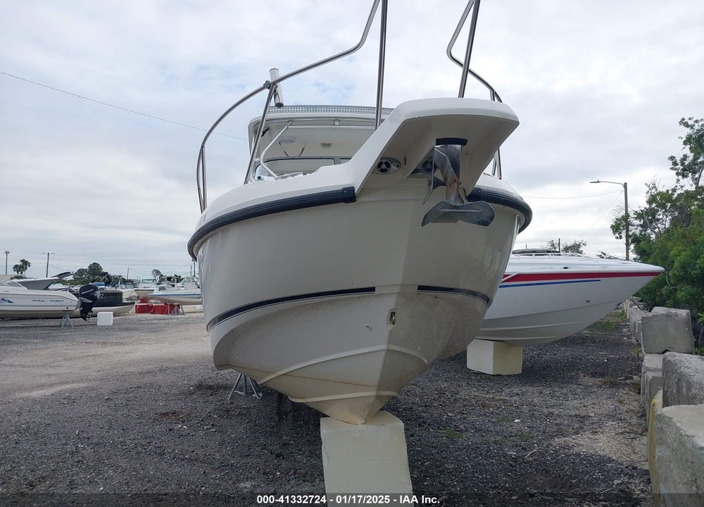 2005 BOSTON WHALER BOAT VIN: BWCE1163A505